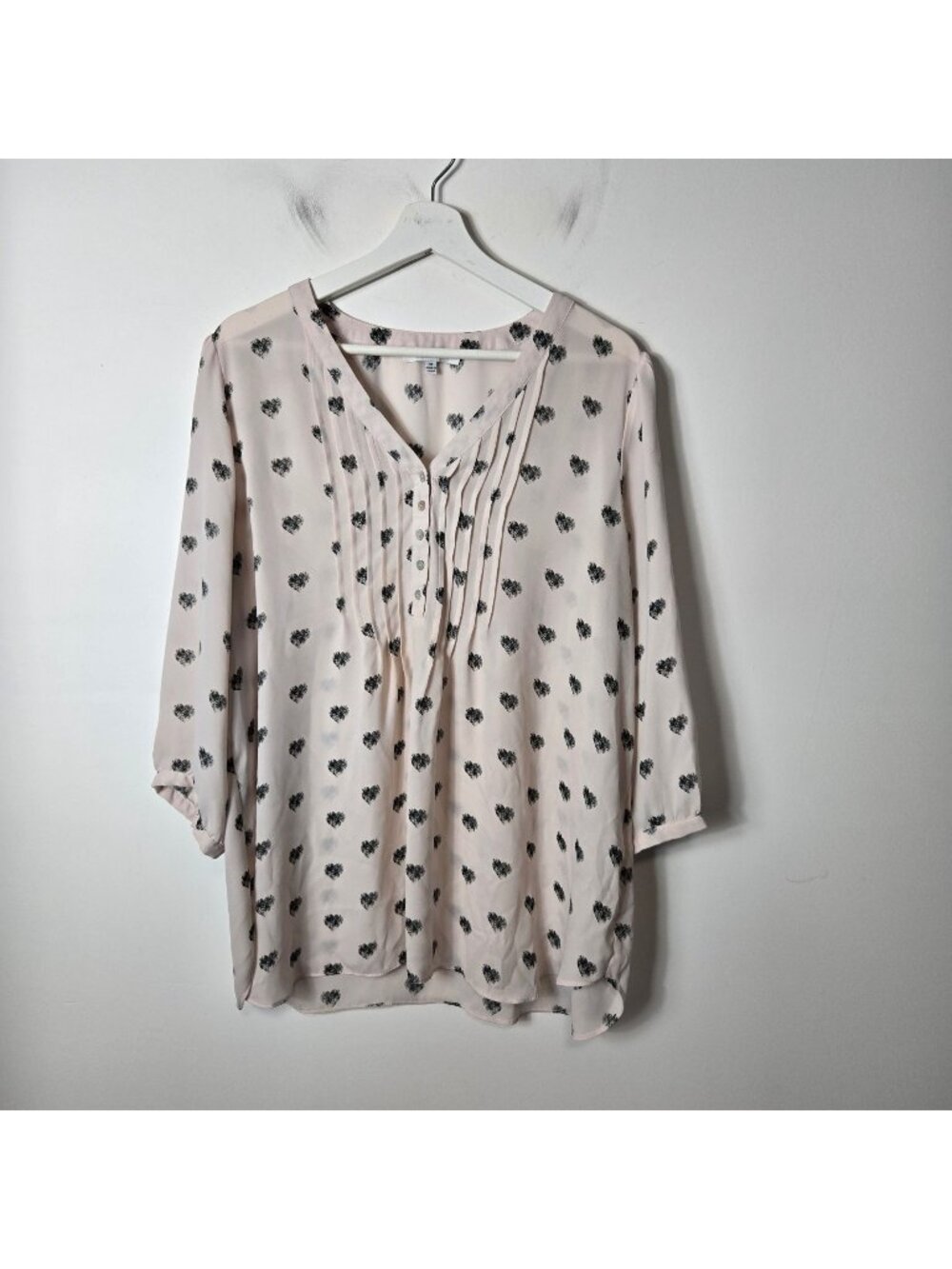 Rose & Olive Size 1X Sheer V-Neck Light Pink Black Heart 3/4 Sleeve Blouse